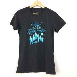 Points North Charcoal Gray Wolf Howling At The Moon Adventure Graphic T-shirt M